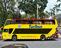 Adhesivo personalizado en Bus